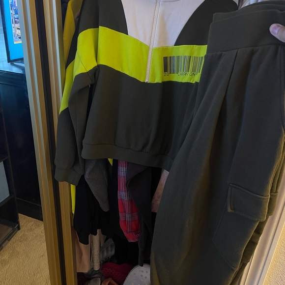 Half-Zip Pullover • 2020 Gabrielle Union Collection colorblock - Picture 6 of 7